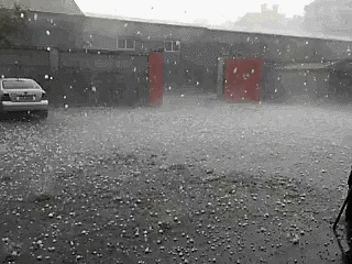 昨夜今晨全球大公司动态 中国市场助推苹果iPhone销量大增；万科2025年预亏